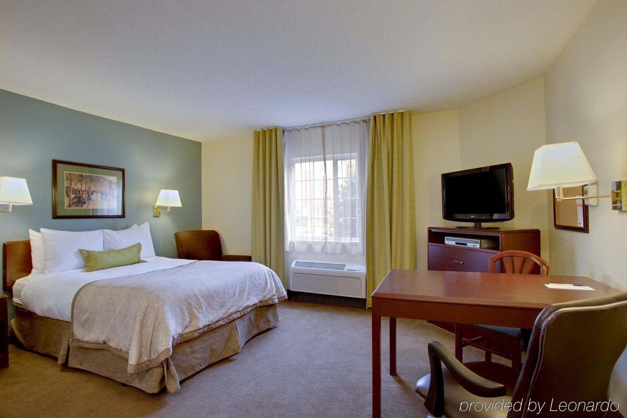 Candlewood Suites Raleigh Crabtree By Ihg Экстерьер фото