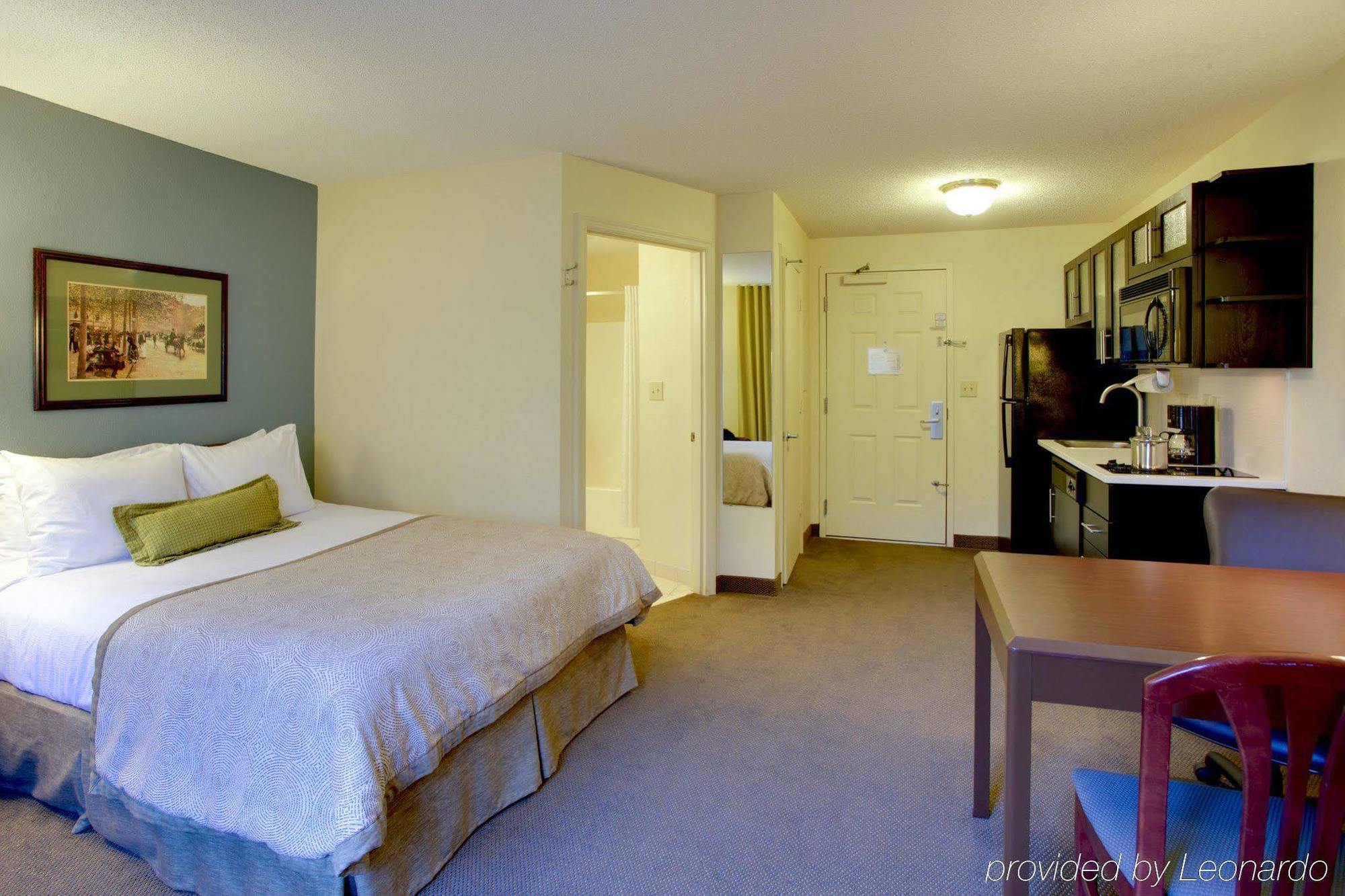 Candlewood Suites Raleigh Crabtree By Ihg Экстерьер фото