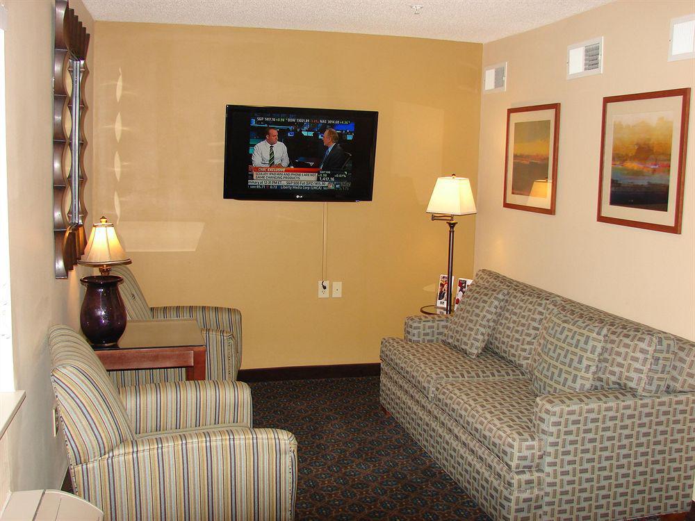 Candlewood Suites Raleigh Crabtree By Ihg Экстерьер фото