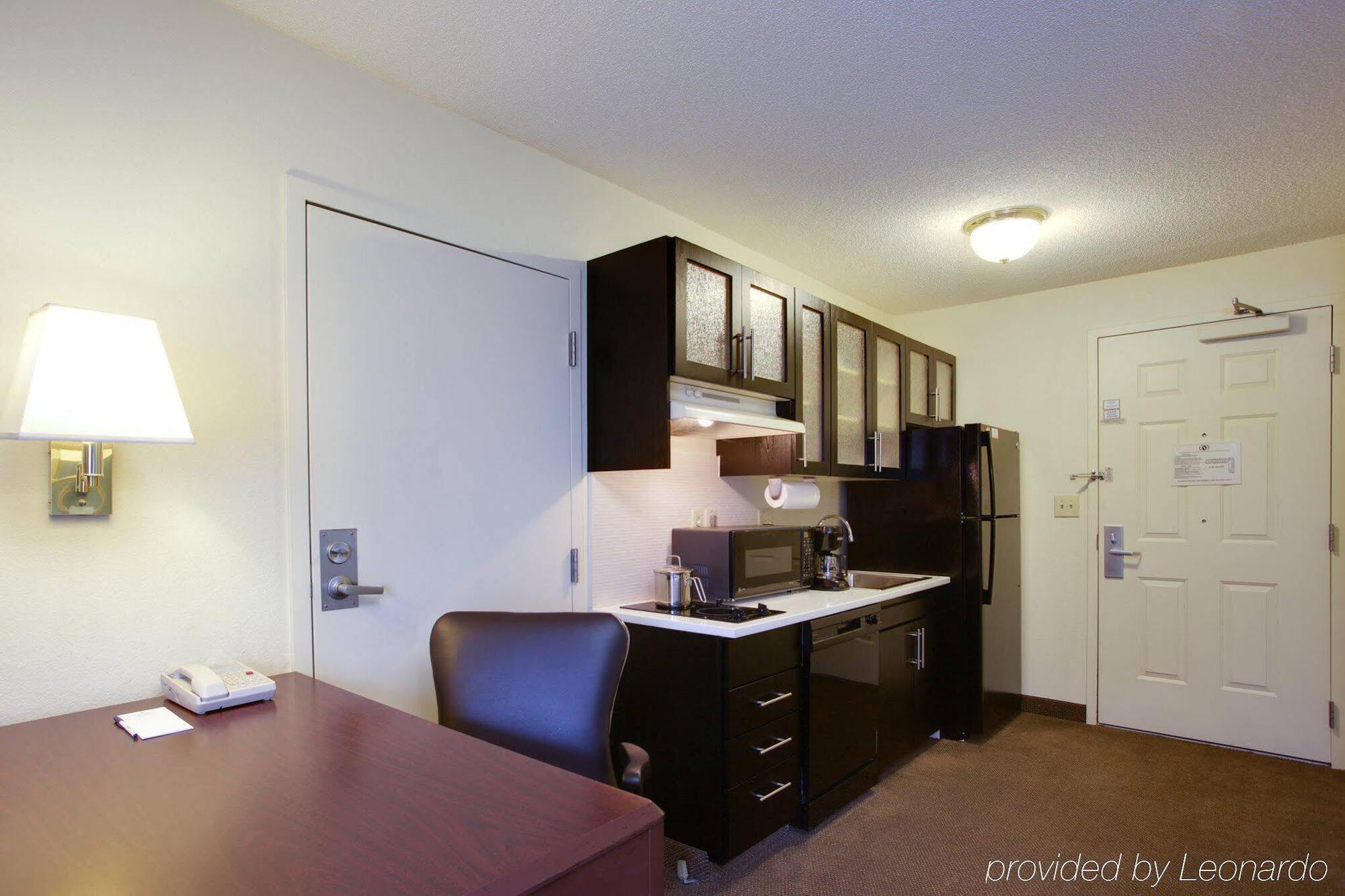 Candlewood Suites Raleigh Crabtree By Ihg Экстерьер фото